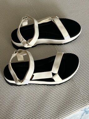 Teva Women's Cream and Black Platform Strap Sandals